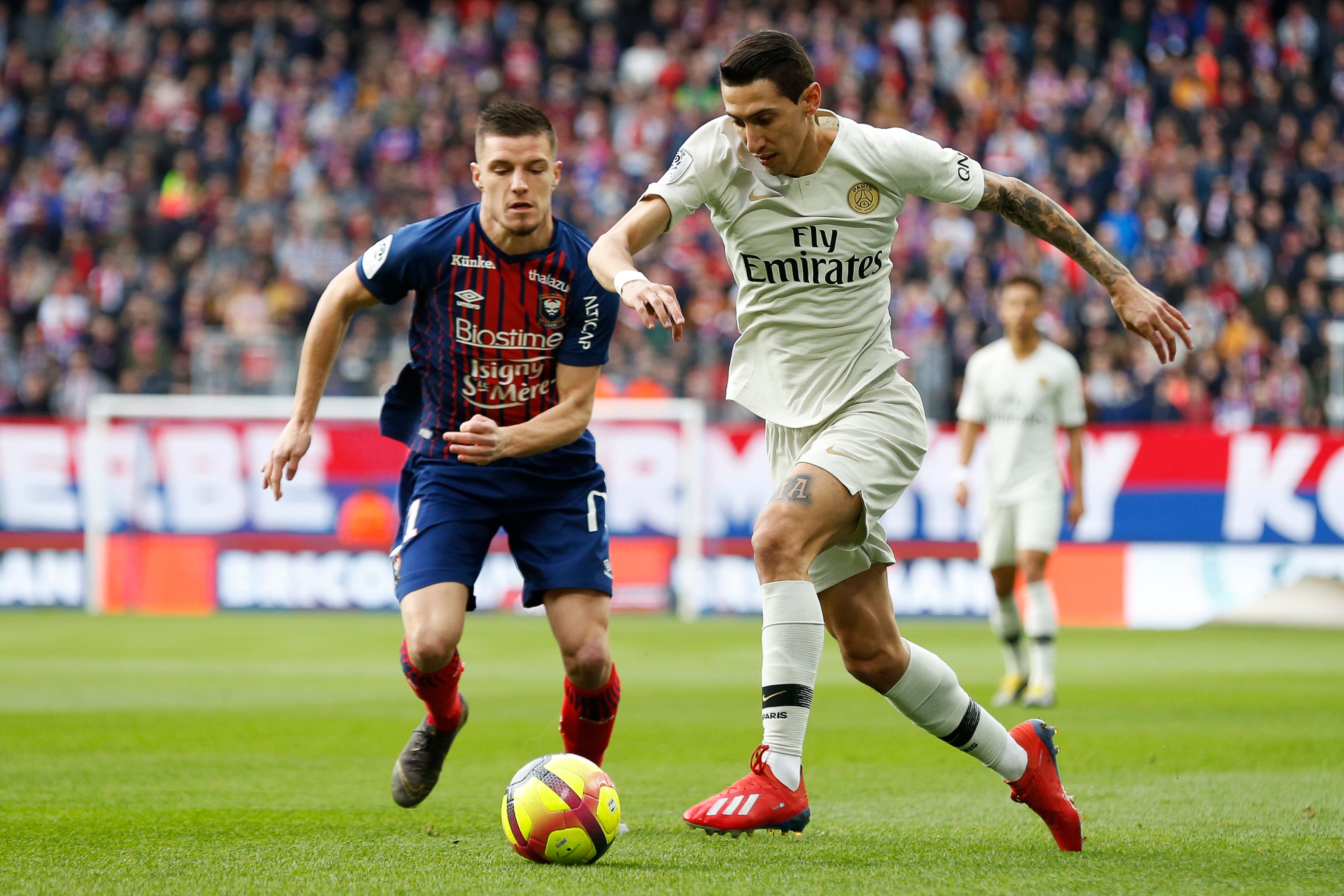 拜仁对阵圣保利全场3次射门中柱：卡尔2次、凯恩1次（拜仁战圣保利三次中柱：卡尔两次、凯恩一次）