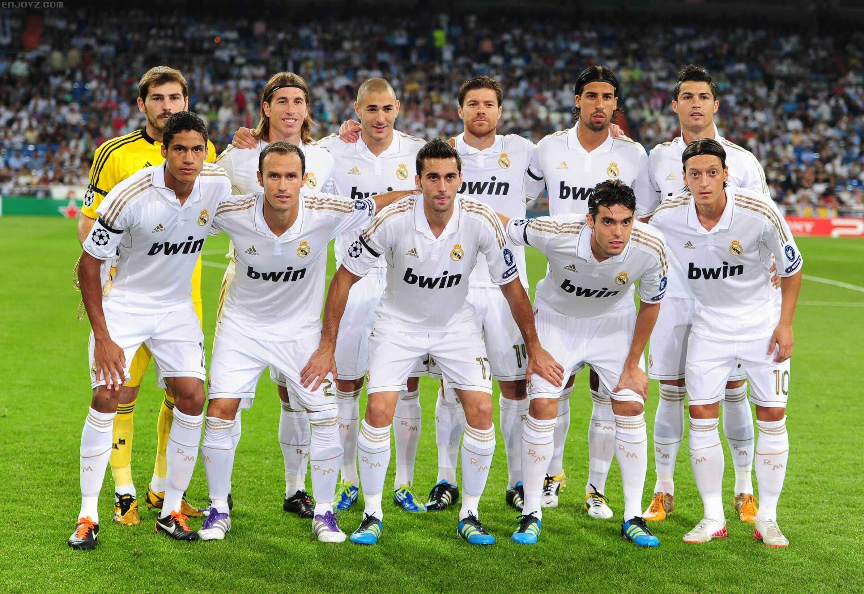 斯洛特：我们没有可用的边锋，派出两名9号球员是合乎逻辑的