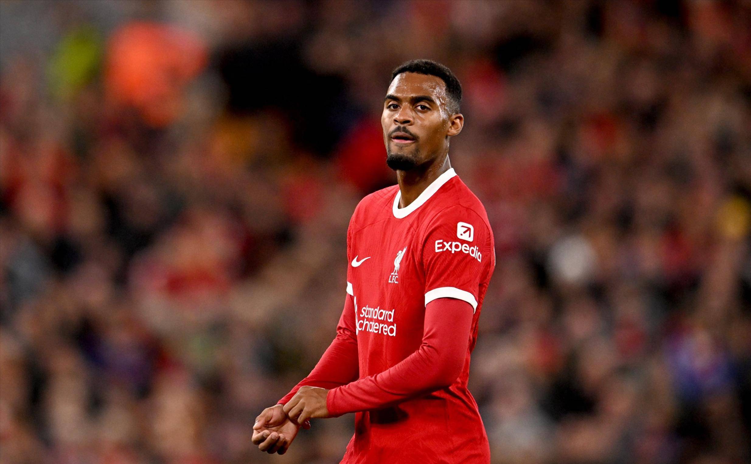 邮报：穆帅在土耳其住的酒店为奥斯曼宫殿改建，他钟爱室内泳池