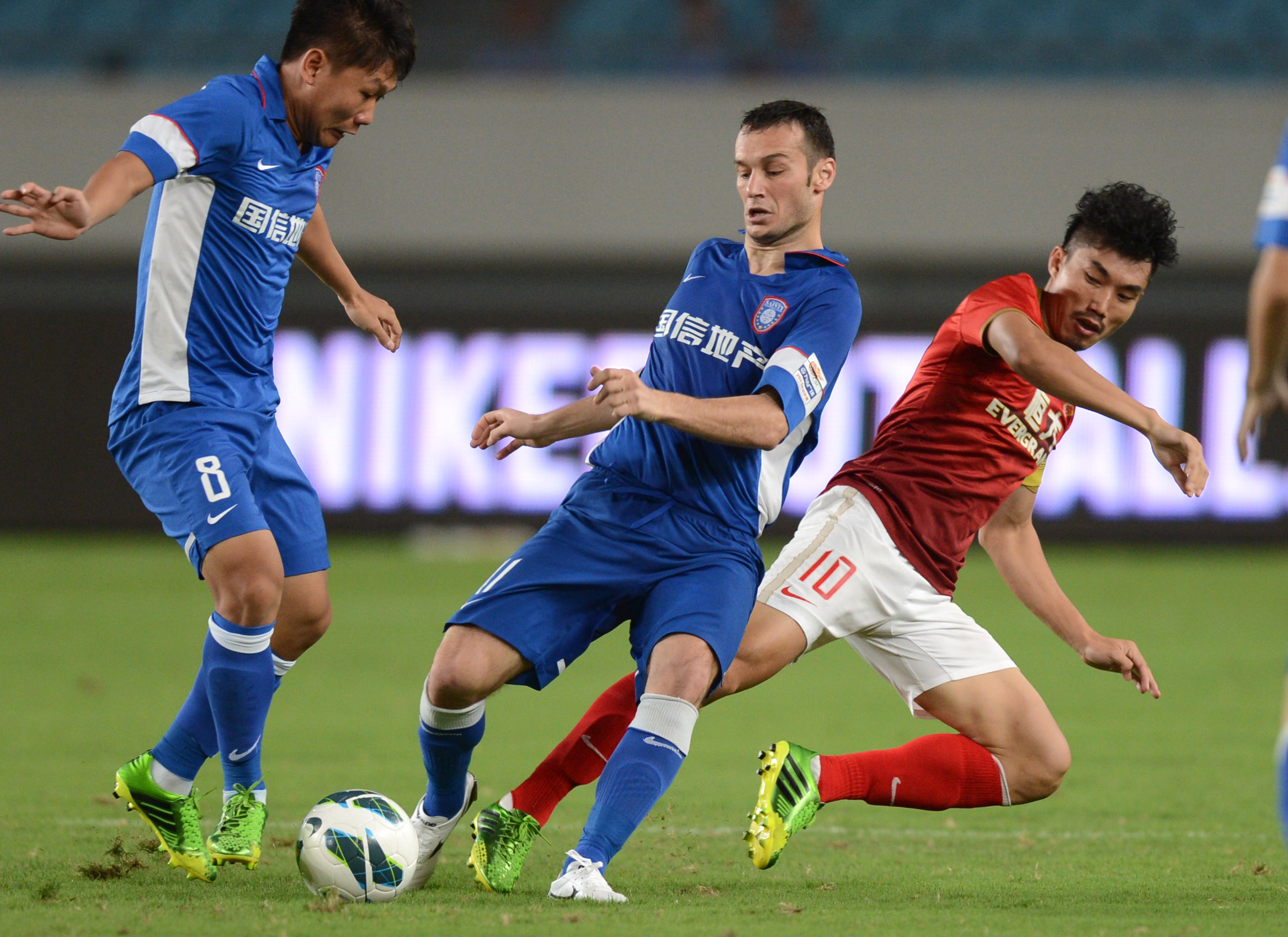 足球中超因天气原因两场比赛延期