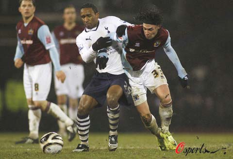 梅开二度助那不勒斯战胜尤文，霍伊伦当选全场最佳球员（梅开二度助那不勒斯击败尤文，霍伊伦荣膺全场最佳）