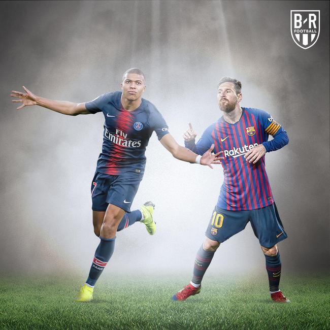 长春亚泰队启程出征青岛时，球迷用歌声为将士们送行